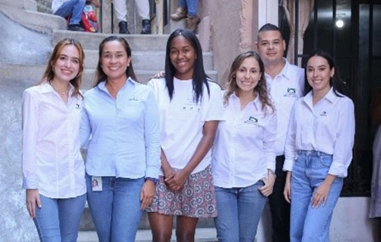 Odinsa a través de la Fundación Grupo Argos hizo entrega de 8 becas para educación superior en 5 concesiones y 4 departamentos de Colombia.